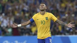 Суббота. Рио-де-Жанейро. Бразилия - Германия - 1:1 д.в., пен. - 6:5. Точный удар НЕЙМАРА принес хозяевам первую в истории победу на Олимпиадах у мужчин.