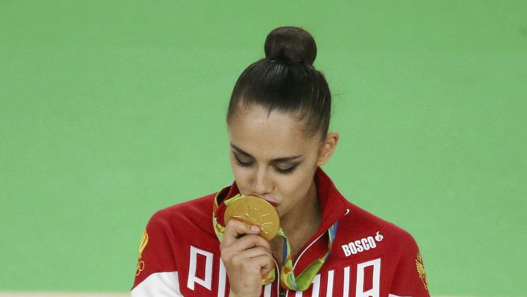 Маргарита МАМУН с медалью. Фото REUTERS Маргарита МАМУН с медалью. Фото REUTERS