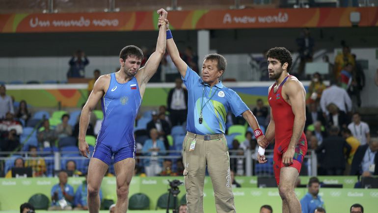 Сослан РАМОНОВ (слева) – олимпийский чемпион! Фото REUTERS Сослан РАМОНОВ (слева) – олимпийский чемпион! Фото REUTERS