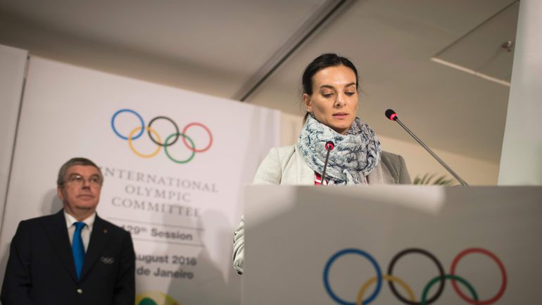 Глава МОК Томас БАХ и Елена ИСИНБАЕВА, не допущенная до стартов в Рио из-за дисквалификации ВФЛА. Фото AFP Глава МОК Томас БАХ и Елена ИСИНБАЕВА, не допущенная до стартов в Рио из-за дисквалификации ВФЛА. Фото AFP