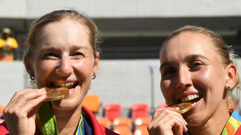 Елена ВЕСНИНА (справа) и Екатерина МАКАРОВА. Фото AFP Елена ВЕСНИНА (справа) и Екатерина МАКАРОВА. Фото AFP