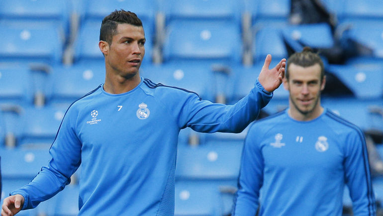 КРИШТИАНУ РОНАЛДУ и Гарет БЭЙЛ. Фото REUTERS КРИШТИАНУ РОНАЛДУ и Гарет БЭЙЛ. Фото REUTERS