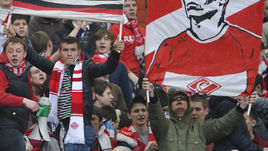 2012 год. Травмированный Сергей ПАРШИВЛЮК на фанатской трибуне.