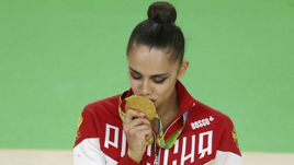 Маргарита МАМУН с золотой медалью Рио.