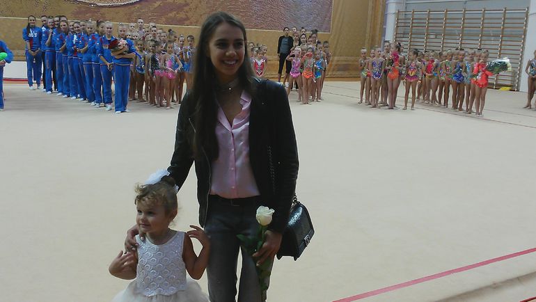 Сегодня. Санкт-Петербург. Маргарита МАМУН на встрече с молодыми спортсменами. Фото AFP Сегодня. Санкт-Петербург. Маргарита МАМУН на встрече с молодыми спортсменами. Фото AFP