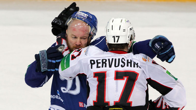 Владимир ПЕРВУШИН (справа). Фото Алексей БЕЗЗУБОВ, photo.khl.ru Владимир ПЕРВУШИН (справа). Фото Алексей БЕЗЗУБОВ, photo.khl.ru