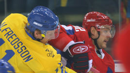 Даниэль АЛЬФРЕДССОН в борьбе с Андреем МАРКОВЫМ.