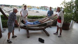 Володя, давай! В выходной день наши тренеры "раскачали" Владимира Крамника