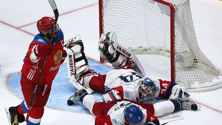 Вчера. Санкт-Петербург. Россия - Чехия - 4:3. Александр ОВЕЧКИН (слева) был не очень заметен, но находился на льду во время заброшенных шайб нашей команды. Фото Александр ДЕМЬЯНЧУК, ТАСС Вчера. Санкт-Петербург. Россия - Чехия - 4:3. Александр ОВЕЧКИН (слева) был не очень заметен, но находился на льду во время заброшенных шайб нашей команды. Фото Александр ДЕМЬЯНЧУК, ТАСС