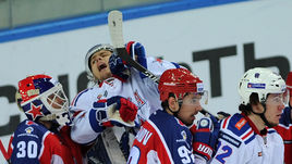 Сегодня. Москва. ЦСКА - СКА - 2:1. Горячий момент у ворот Виктора ФАСТА.