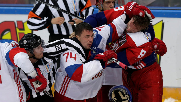 Алексей ЕМЕЛИН против Милана МИХАЛИКА. Фото REUTERS Алексей ЕМЕЛИН против Милана МИХАЛИКА. Фото REUTERS