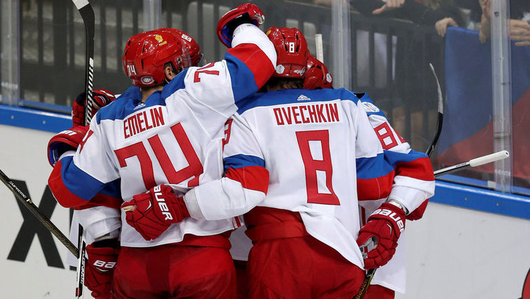 Россияне празднуют гол Никиты Кучерова после передачи Евгения Кузнецова. Фото REUTERS Россияне празднуют гол Никиты Кучерова после передачи Евгения Кузнецова. Фото REUTERS