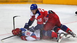 Суббота. Прага. Чехия - Россия - 2:1 Б. Якуб НАКЛАДАЛ отправляет на лед Владимира ТАРАСЕНКО.