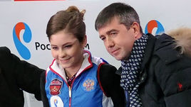 Юлия ЛИПНИЦКАЯ с тренером Алексеем УРМАНОВЫМ (справа).