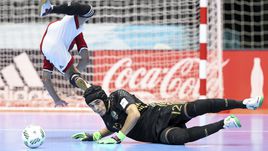 Среда. Медельин. Египет - Россия - 1:6. Голкипер нашей сборной ГУСТАВО отражает атаку египтян.