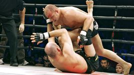 В атаке Федор ЕМЕЛЬЯНЕНКО.