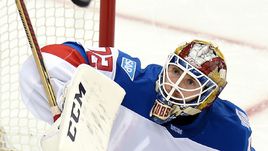 Среда. Питтсбург. Канада - Россия - 3:2 ОТ. Сергей БОБРОВСКИЙ (справа) совершил в этой встрече 45 сэйвов.