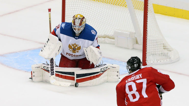 Среда. Питтсбург. Канада - Россия - 3:2 ОТ. Сергей БОБРОВСКИЙ против Сидни КРОСБИ. Фото AFP Среда. Питтсбург. Канада - Россия - 3:2 ОТ. Сергей БОБРОВСКИЙ против Сидни КРОСБИ. Фото AFP