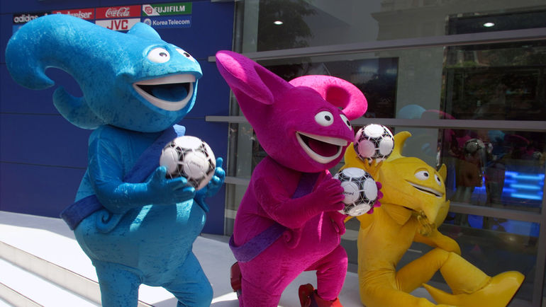 Существа Ато, Каз и Ник (Корея/Япония, 2002). Фото REUTERS Существа Ато, Каз и Ник (Корея/Япония, 2002). Фото REUTERS