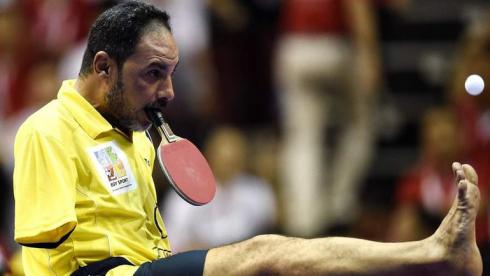 "…И тогда я взял ракетку зубами". Самый необычный участник Паралимпийских игр