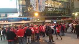 "На хоккее можно не работать?"