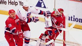 23 августа 1996 года. Детройт. США – Россия – 4:6. Сергей БЕРЕЗИН (20) и Николай ХАБИБУЛИН (35) в выставочном матче перед Кубком мира-1996.