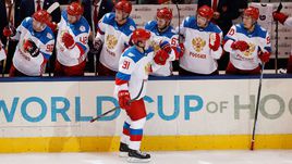 Вчера. Торонто. Северная Америка - Россия - 3:4. Владимир ТАРАСЕНКО принимает поздравления с голом.