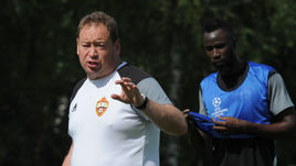 Леонид СЛУЦКИЙ и Ласина ТРАОРЕ.