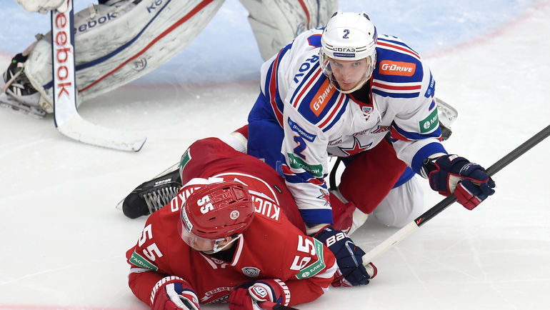 Юрий АЛЕКСАНДРОВ (справа). Фото , photo.khl.ru Юрий АЛЕКСАНДРОВ (справа). Фото , photo.khl.ru