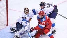 Четверг. Торонто. Россия - Финляндия - 3:0. Иван ТЕЛЕГИН (в красном) забрасывает свою первую шайбу на турнире.