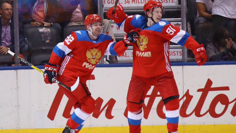 Владимир ТАРАСЕНКО (справа) и Евгений КУЗНЕЦОВ празднуют взятие финских ворот. Фото AFP Владимир ТАРАСЕНКО (справа) и Евгений КУЗНЕЦОВ празднуют взятие финских ворот. Фото AFP