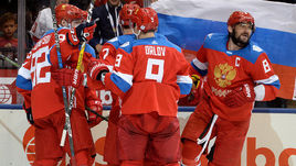 Четверг. Торонто. Россия - Финляндия - 3:0. Игроки сборной России празднуют победу.