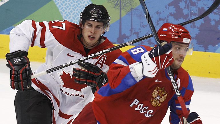 24 февраля 2010 года. Ванкувер. Россия - Канада - 3:7. Сидни КРОСБИ и Александр ОВЕЧКИН. Фото REUTERS 24 февраля 2010 года. Ванкувер. Россия - Канада - 3:7. Сидни КРОСБИ и Александр ОВЕЧКИН. Фото REUTERS