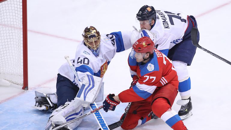 Иван ТЕЛЕГИН забрасывает шайбу в оврота Тууки РАСКА. Фото REUTERS Иван ТЕЛЕГИН забрасывает шайбу в оврота Тууки РАСКА. Фото REUTERS