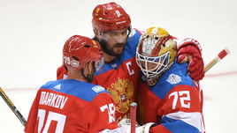 Уже завтра у Андрея МАРКОВА, Александра ОВЕЧКИНА и Сергея БОБРОВСКОГО и их партнеров появится шанс заставить наших болельщиков забыть о неудачах в Ванкувере и Сочи. И вспомнить о триумфе в Квебеке восьмилетней давности.