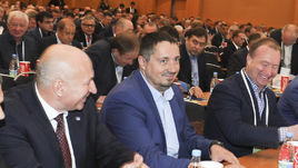 Сегодня. Москва. Александр ШПРЫГИН (в центре).