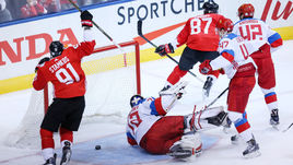 Суббота. Торонто. Канада - Россия - 5:3. Сидни КРОСБИ (№87) забрасывает первую шайбу в ворота россиян.