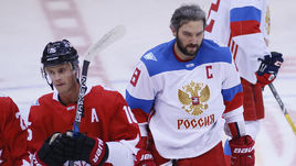 Суббота. Торонто. Канада - Россия - 5:3. Александр ОВЕЧКИН (справа) после финальной сирены.