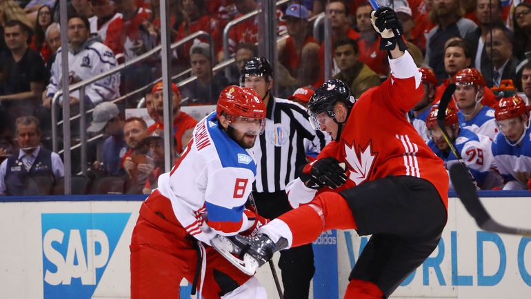 Суббота. Торонто. Канада - Россия - 5:3. Александр ОВЕЧКИН и Кори ПЕРРИ.