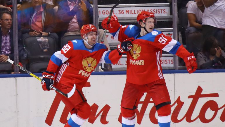 Нападающие сборной России Евгений КУЗНЕЦОВ и Владимир ТАРАСЕНКО. Фото AFP Нападающие сборной России Евгений КУЗНЕЦОВ и Владимир ТАРАСЕНКО. Фото AFP