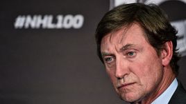 Вторник. Торонто. Легендарный хоккеист Уэйн ГРЕТЦКИ стал послом столетия НХЛ.