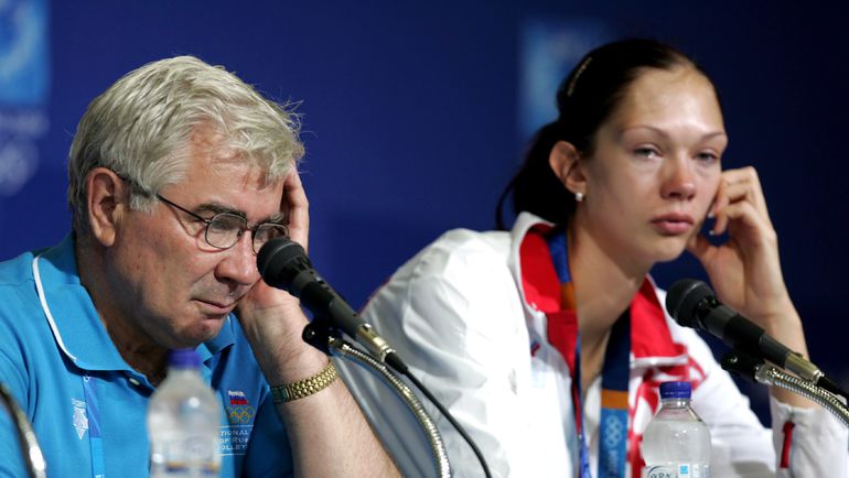 28 августа 2004 года. Афины. Николай КАРПОЛЬ и Екатерина ГАМОВА на пресс-конференции после поражения сборной России от Китая в финале Олимпиады. Фото Григорий ФИЛИППОВ 28 августа 2004 года. Афины. Николай КАРПОЛЬ и Екатерина ГАМОВА на пресс-конференции после поражения сборной России от Китая в финале Олимпиады. Фото Григорий ФИЛИППОВ