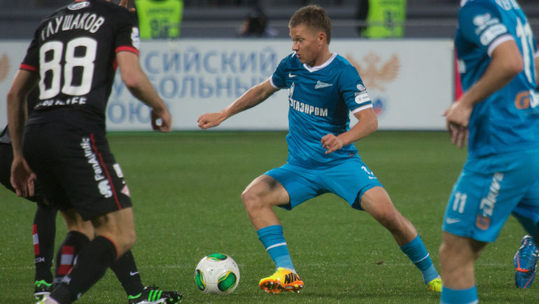 Олег ШАТОВ (с мячом). Фото Кристина КОРОВНИКОВА Олег ШАТОВ (с мячом). Фото Кристина КОРОВНИКОВА