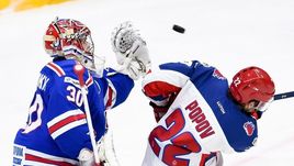 Сегодня. Санкт-Петербург. СКА - ЦСКА - 2:0. Игорь ШЕСТЕРКИН (против Александра ПОПОВА) отразил все атаки гостей.