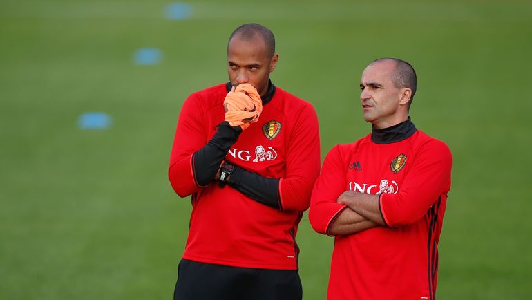 Тьерри АНРИ (слева) и Роберто МАРТИНЕС раздумывают над планом нейтрализации Эдина Джеко. Фото AFP Тьерри АНРИ (слева) и Роберто МАРТИНЕС раздумывают над планом нейтрализации Эдина Джеко. Фото AFP