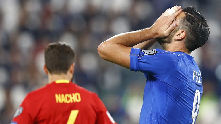 Грациано ПЕЛЛЕ (№9) не подал руку главному тренеру и теперь выведен из команды. Фото REUTERS Грациано ПЕЛЛЕ (№9) не подал руку главному тренеру и теперь выведен из команды. Фото REUTERS