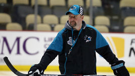 Питер ДЕБУР.