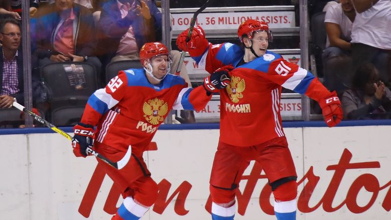 Звезды золотой российской молодежки образца Баффало-2011 Евгений КУЗНЕЦОВ (№92) и Владимир ТАРАСЕНКО – на Кубке мира-2016. Фото AFP Звезды золотой российской молодежки образца Баффало-2011 Евгений КУЗНЕЦОВ (№92) и Владимир ТАРАСЕНКО – на Кубке мира-2016. Фото AFP