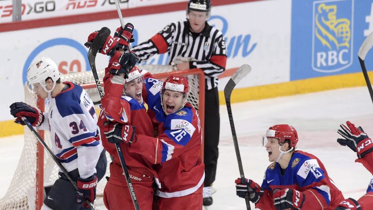 Павел КРАСКОВСКИЙ, Егор КОРШКОВ и Александр ПОЛУНИН (слева направо) на молодежном чемпионате мира-2016. Фото AFP Павел КРАСКОВСКИЙ, Егор КОРШКОВ и Александр ПОЛУНИН (слева направо) на молодежном чемпионате мира-2016. Фото AFP