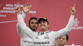 Хэмилтон отдал титул Росбергу